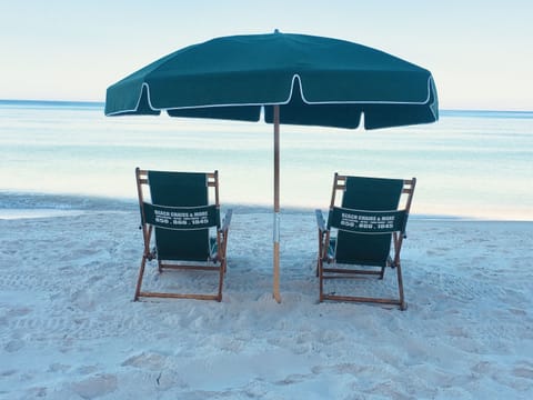 Beach nearby, sun loungers, beach towels