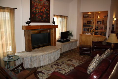 TV, fireplace, DVD player, books