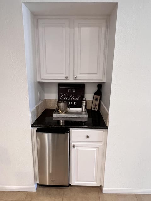 Bar Area & Ice Machine