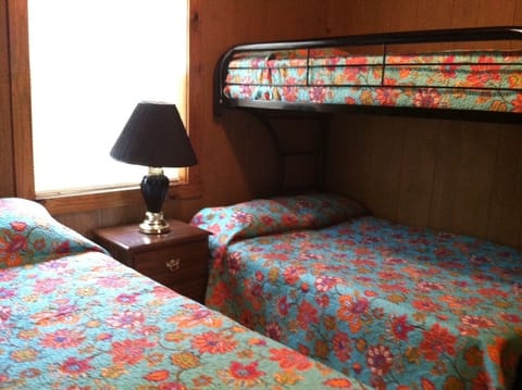 BEDROOM WITH ONE QUEEN BED, ONE FULL BUNKBED W/TWIN ON TOP