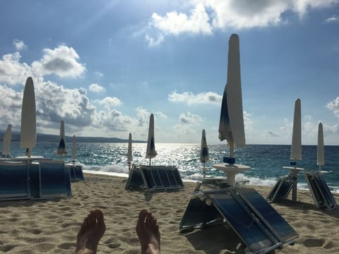 Beach nearby, sun loungers, beach towels