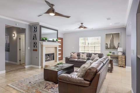 The modern living room is cozy and is the perfect place to unwind after sightseeing in Austin!
