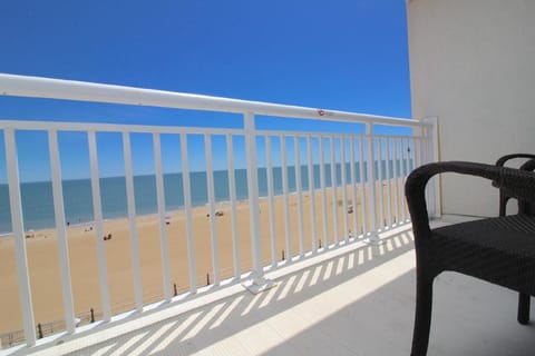 Oceanfront Deluxe Suite mit 1 Schlafzimmer im Ocean Sands Resort Resort in Virginia Beach