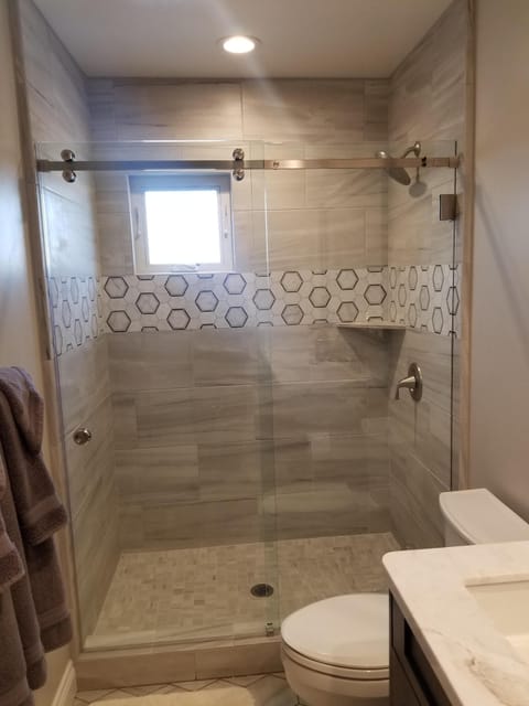 Combined shower/tub, hair dryer, towels, soap