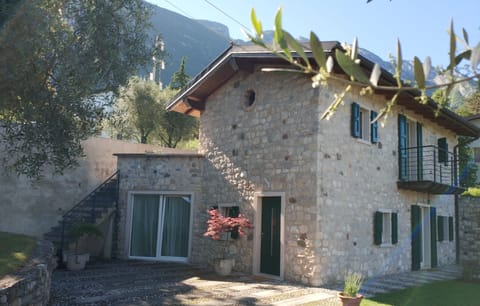 d6d6151c-aae7-462b-b76a-a96af57201a9