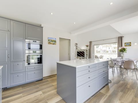 Room, Furniture, Property, Countertop, Cabinetry, Kitchen, Interior Design, Building, Floor, Real Estate