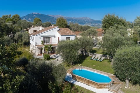 Villa Estelle with a mountain backdrop