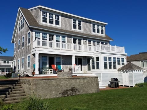 Rear of the home facing the ocean