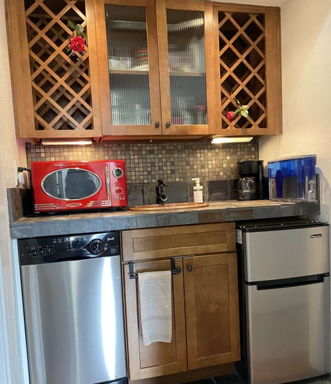 Fridge, microwave, dishwasher, coffee/tea maker