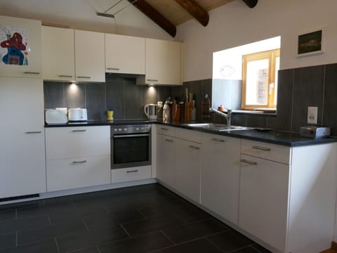 Countertop, Room, Cabinetry, Furniture, Kitchen, Property, Building, Kitchen Stove, Floor, Interior Design