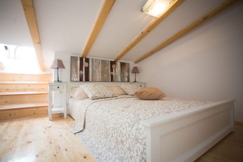 bedroom- low loft