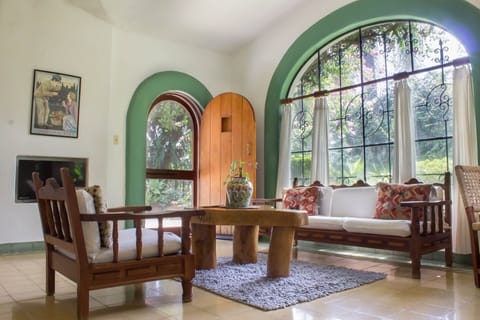 Villa El Nido: 90mts2 Up to 4 guests- 2 double beds. Living/dining room.