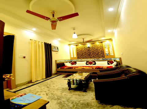 KING FAMILY DOUBLE ROOM