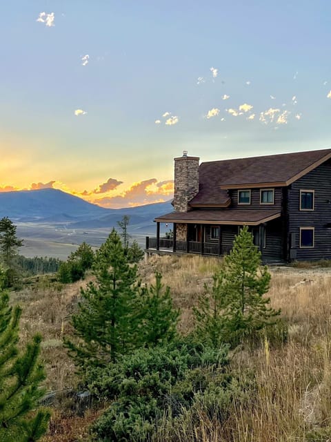 Enjoy panoramic views of the valley with remarkable sunsets.