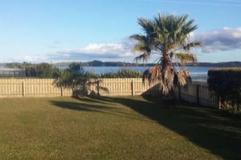 Front yard, plenty of parking space