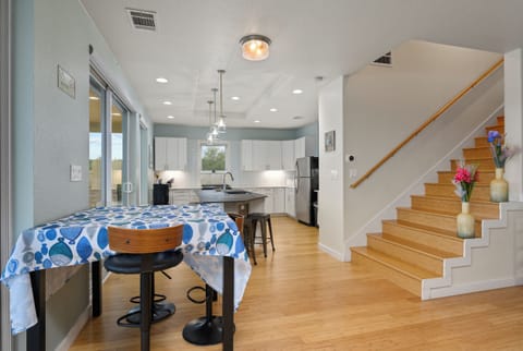 dining area with steps, overlooking the kitchen