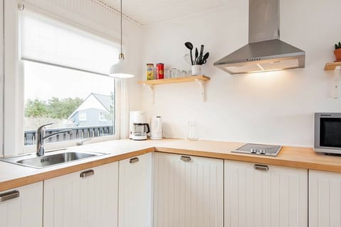 Fridge, stovetop, coffee/tea maker