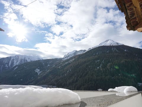 Snow, Sky, Mountain, Cloud, Slope, Outdoor Recreation, Leisure, Recreation, Freezing, Public Space