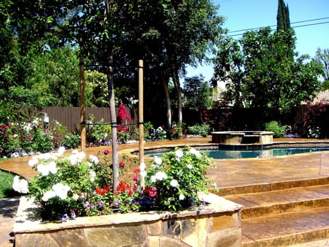 Beautiful back yard and outdoor pool and spa.  Come and enjoy! :)