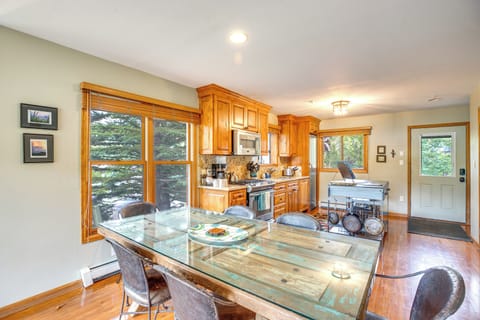 Dining Space | Dishware/Flatware