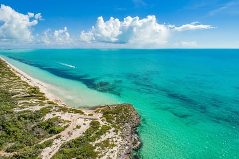 Beach nearby, sun loungers, beach towels