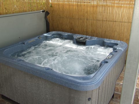 Indoor spa tub