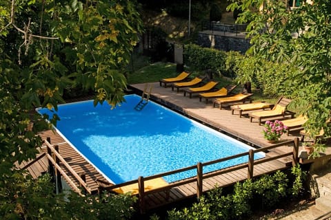 Private  pool with security for kids