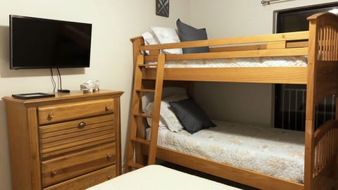 3 bedrooms, iron/ironing board, cribs/infant beds, WiFi
