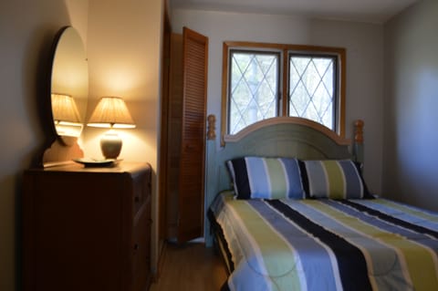 4 bedrooms, travel crib