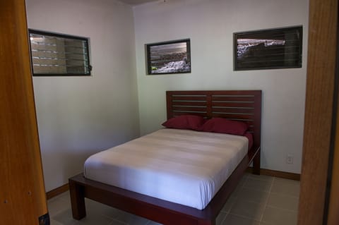 5 bedrooms, in-room safe, free WiFi, bed sheets