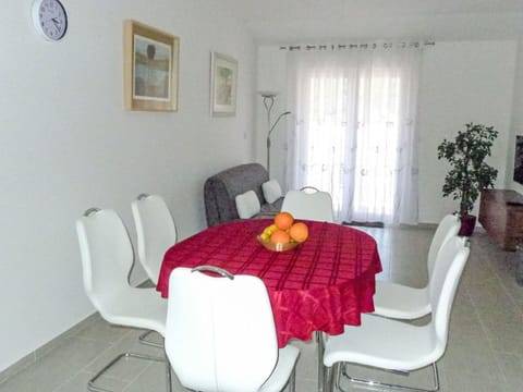 Furniture, Table, Property, Chair, Building, Flowerpot, Plant, Window, Interior Design, Clock