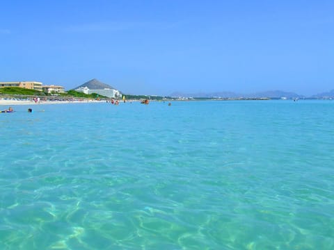 Beach nearby, sun loungers, beach towels