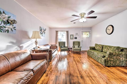 Temple Vacation Rental | 2BR | 1BA | 943 Sq Ft | Stairs Only Access