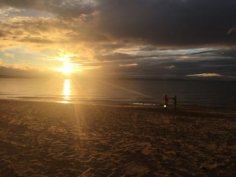 Beach nearby, sun loungers, beach towels