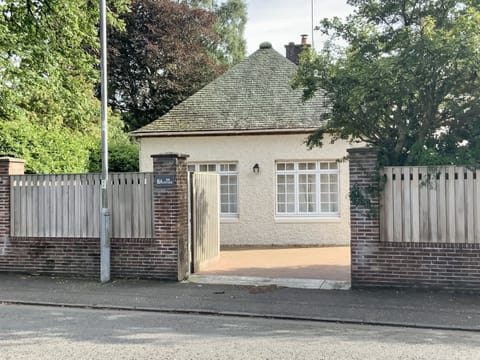 Street view of Cottage