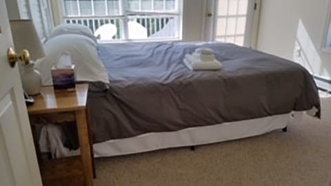 Master Bedroom w/deck. New Cal King "Casper"bed (see https://casper.com )