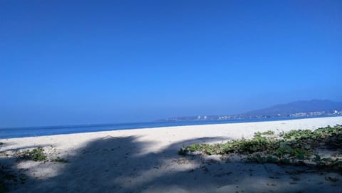 Beach nearby, sun loungers, beach towels