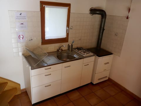 Cabinetry, Tap, Countertop, Furniture, Sink, Plumbing Fixture, Building, Kitchen, Kitchen Sink, Drawer