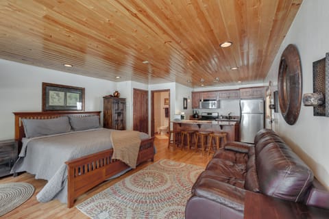 Taos Ski Valley Vacation Rental | Studio | 1BA | 475 Sq Ft | Stairs Required