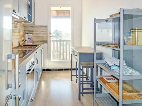 Room, Property, Furniture, Building, Floor, House, Shelf, Kitchen, Interior Design, Home