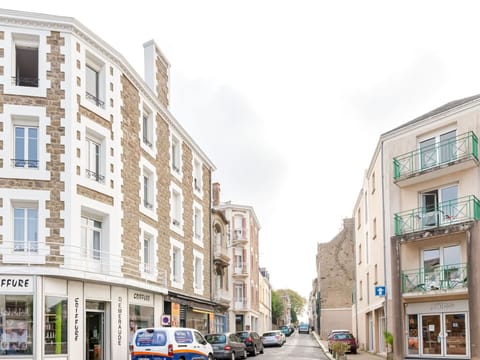 Cloud, Wheel, Sky, Building, Window, Car, Property, White