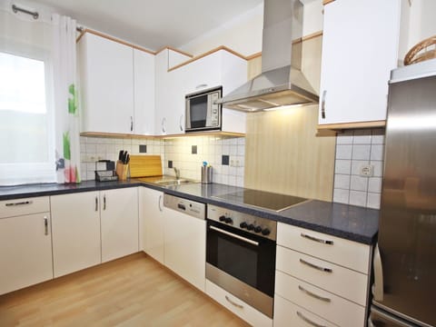 Countertop, Cabinetry, Property, Kitchen, Room, Furniture, Kitchen Stove, Interior Design, Building, Yellow