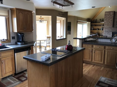 Kitchen/Breakfast Nook