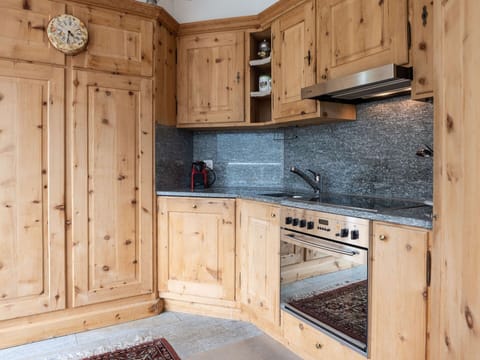 Table, Furniture, Tableware, Property, Sky, Chair, Textile, Interior Design, Wood, Tree