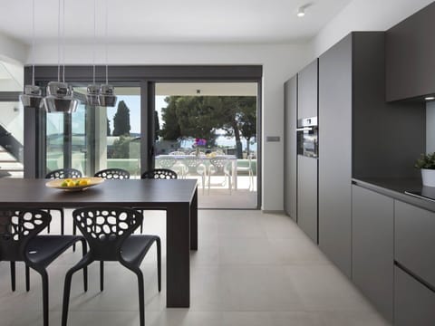 Room, Property, Interior Design, Furniture, Building, Dining Room, Floor, Kitchen, Ceiling, Tile