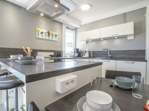 Countertop, Cabinetry, Tap, Kitchen Sink, Property, Sink, Kitchen Stove, Kitchen, Lighting, Interior Design