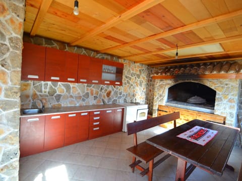 Room, Property, Building, Masonry Oven, Interior Design, Furniture, House, Countertop, Ceiling, Brick