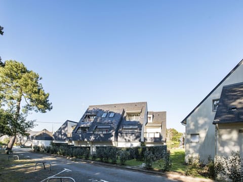 Residential Area, Sky, Town, Property, House, Architecture, Daytime, Urban Area, Neighbourhood, Suburb