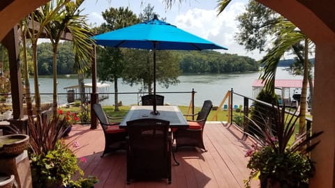 180 DEGREE VIEW OF THE LAKE AND LEVEL BACKYARD, THIS AREA IS 500 FT.