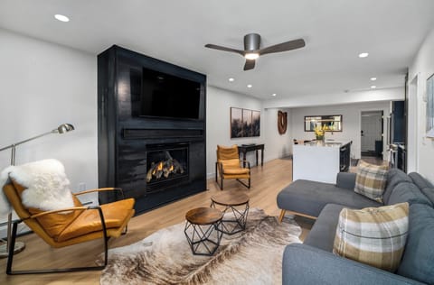 Open living room, kitchen & dining great for gathering w/ friends & famiy